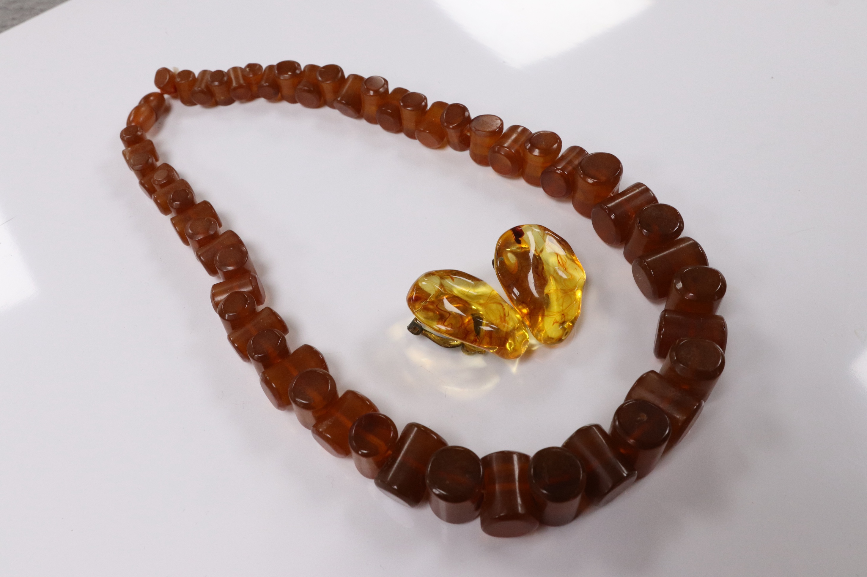 An amber necklace and a pair of earrings. Condition - fair